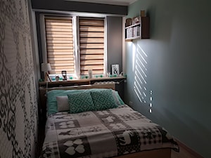 Mieszkanie w wielkiej płycie - spełnione marzenie - Mała szara sypialnia, styl skandynawski - zdjęcie od Natalia Greń 2