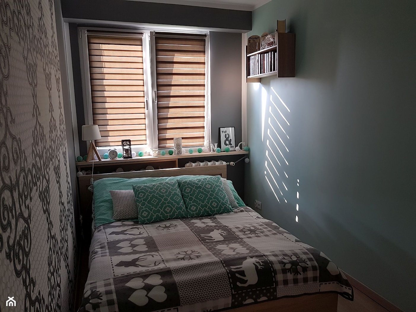 Mieszkanie w wielkiej płycie - spełnione marzenie - Mała szara sypialnia, styl skandynawski - zdjęcie od Natalia Greń 2 - Homebook