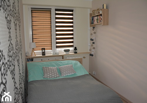 Mieszkanie w wielkiej płycie - spełnione marzenie - Mała biała sypialnia, styl skandynawski - zdjęcie od Natalia Greń 2