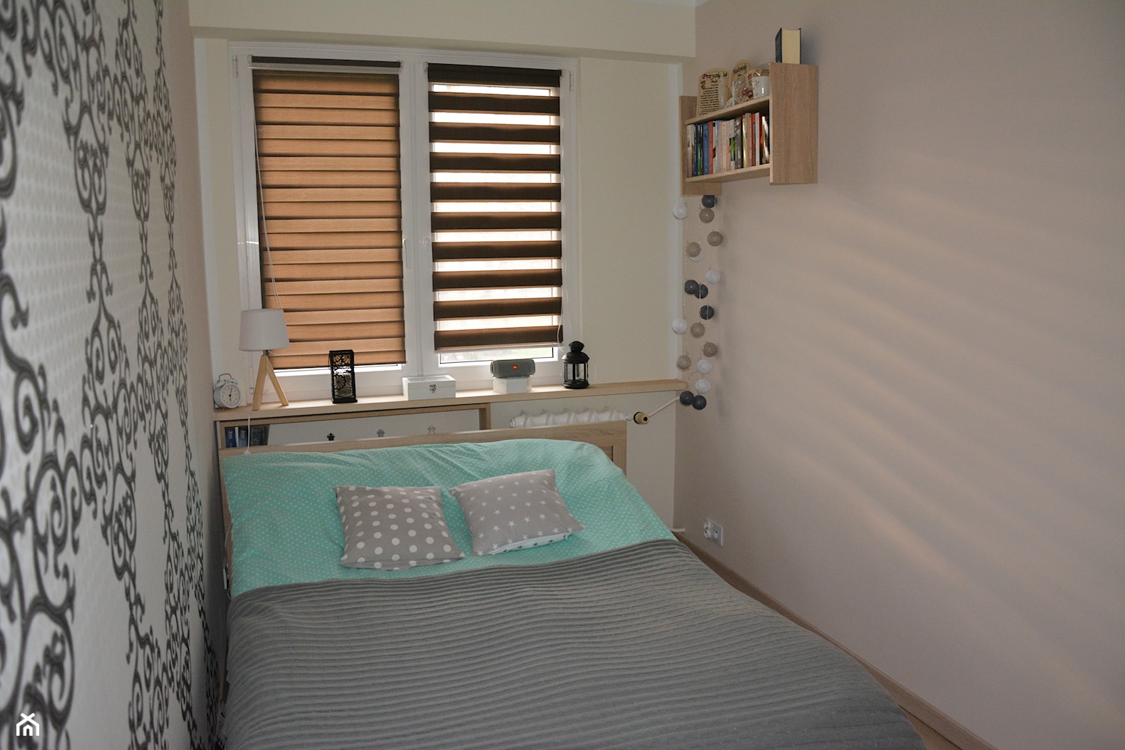 Mieszkanie w wielkiej płycie - spełnione marzenie - Mała biała sypialnia, styl skandynawski - zdjęcie od Natalia Greń 2 - Homebook