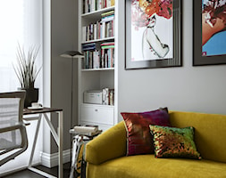 Kolorowe mieszkanie o pow. 100 m2 - Małe z sofą szare biuro, styl nowoczesny - zdjęcie od Archistory - Homebook