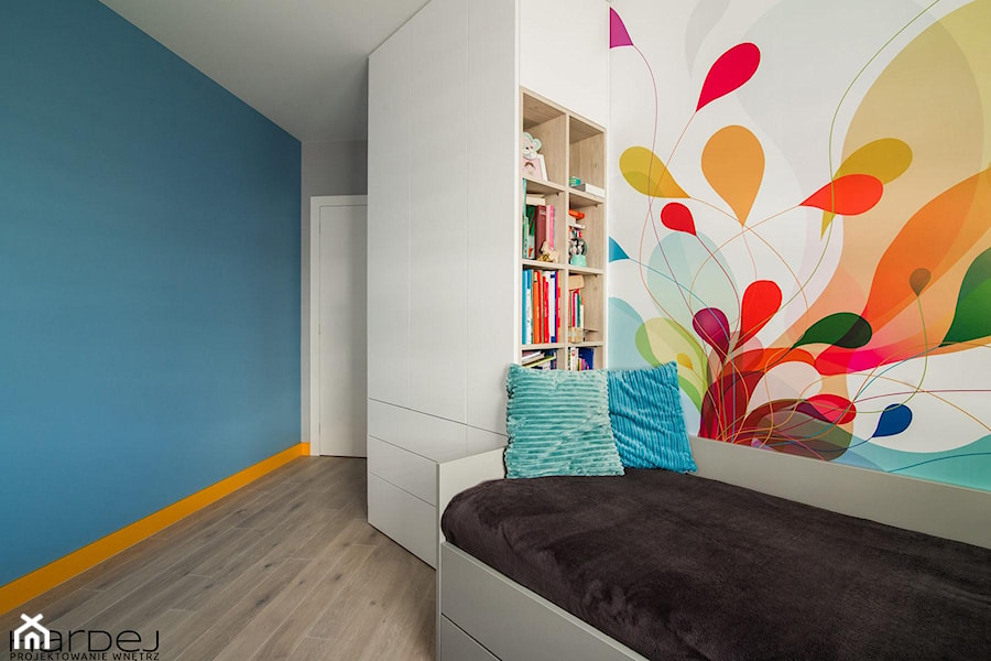 CEGŁA I BETON - Średni biały szary niebieski pokój dziecka dla nastolatka dla chłopca dla dziewczynk ... - zdjęcie od Monika Hardej Architekt