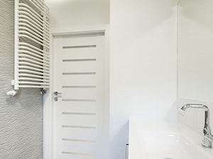 Nowoczesne mieszkanie z ciepłym klimatem - Łazienka, styl minimalistyczny - zdjęcie od Monika Hardej Architekt