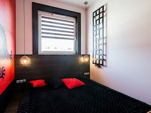 KLIMATY ORIENTALNE - Mała biała sypialnia, styl nowoczesny - zdjęcie od Monika Hardej Architekt
