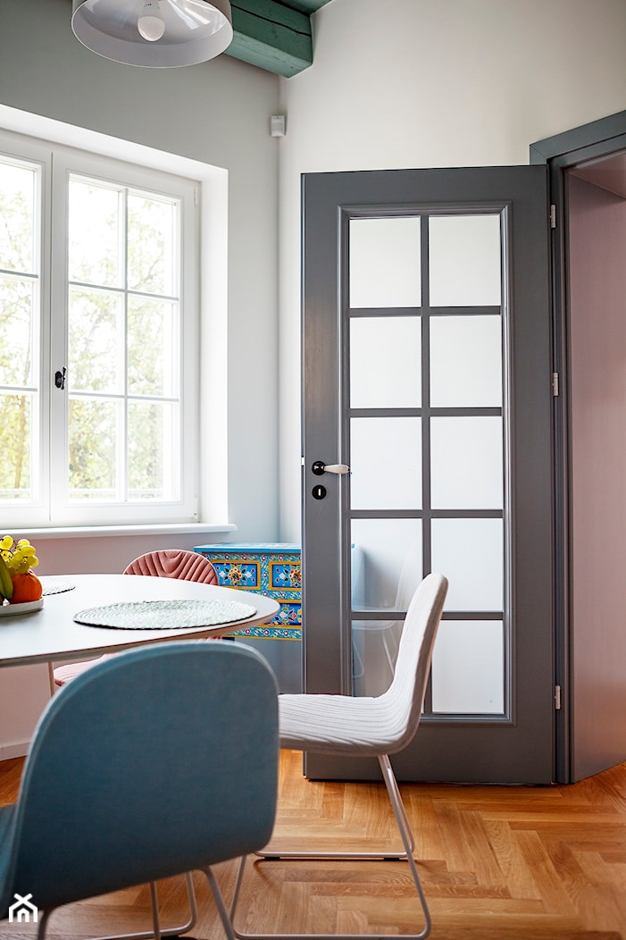 Kuchnia w stylu retro z klasycznymi oknami i drzwiami - zdjęcie od Matejki45 Luxury Villa - Homebook