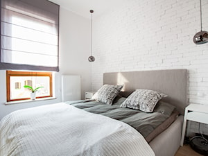 Mieszkanie na Żolibożu - Mała biała szara sypialnia, styl nowoczesny - zdjęcie od Mieszkanie pod klucz
