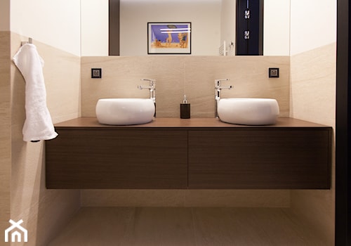Apartament w męskim stylu - Mała z dwoma umywalkami łazienka, styl nowoczesny - zdjęcie od Mieszkanie pod klucz