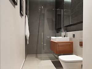 Apartament w męskim stylu - Średnia bez okna z punktowym oświetleniem łazienka, styl nowoczesny - zdjęcie od Mieszkanie pod klucz