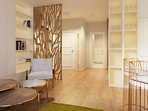 Salon z widokiem na ażurową ścianę dzielącą korytarz - zdjęcie od Echaust Design - Studio Projektowania Wnętrz