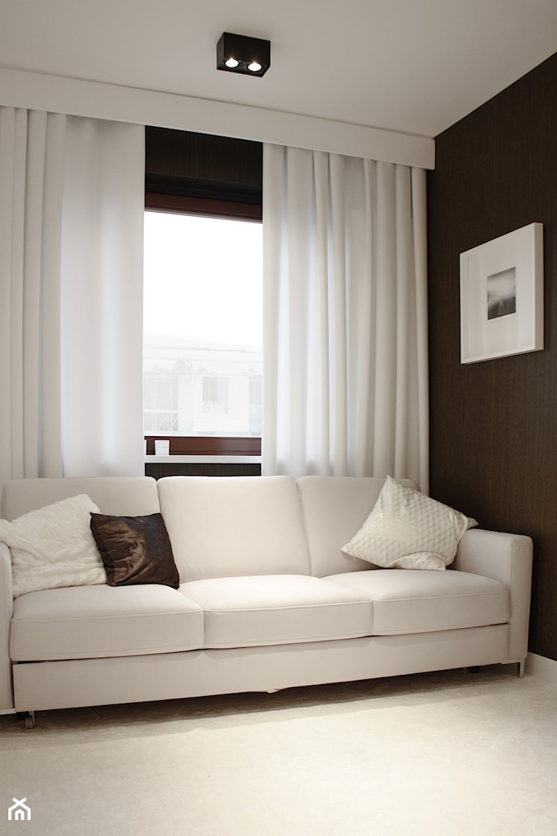 mieszkanie w Lesznie - Średnie z sofą brązowe biuro, styl nowoczesny - zdjęcie od DECOCAFE