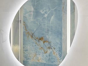 Jasna łazienka w błękicie i bieli - zdjęcie od Salon HOFF