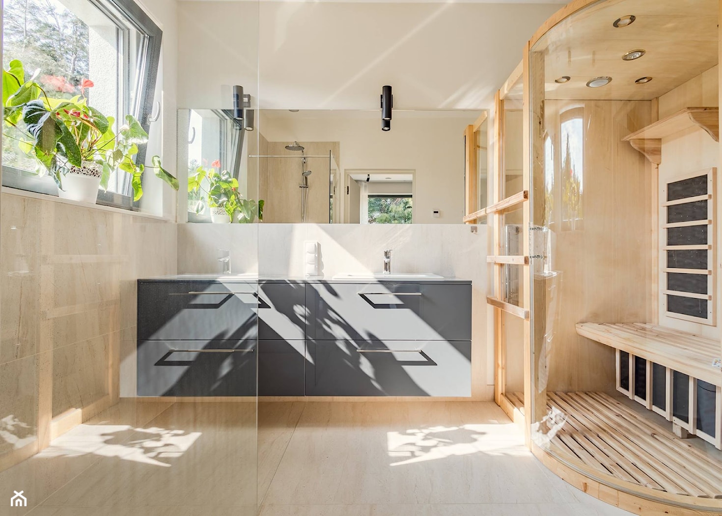 MID - Duża z lustrem z dwoma umywalkami z marmurową podłogą z punktowym oświetleniem łazienka z oknem, styl nowoczesny - zdjęcie od Lumen Fotografia - Homebook