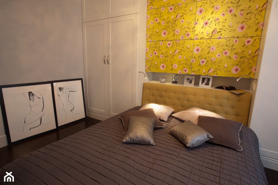 KLASYKA - Mała szara sypialnia, styl tradycyjny - zdjęcie od SAFRANOW
