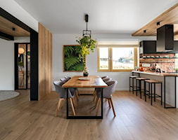 „Najpiękniejsze wnętrza z drzwiami DRE” - Duża biała jadalnia w kuchni, styl nowoczesny - zdjęcie od DRE - Homebook