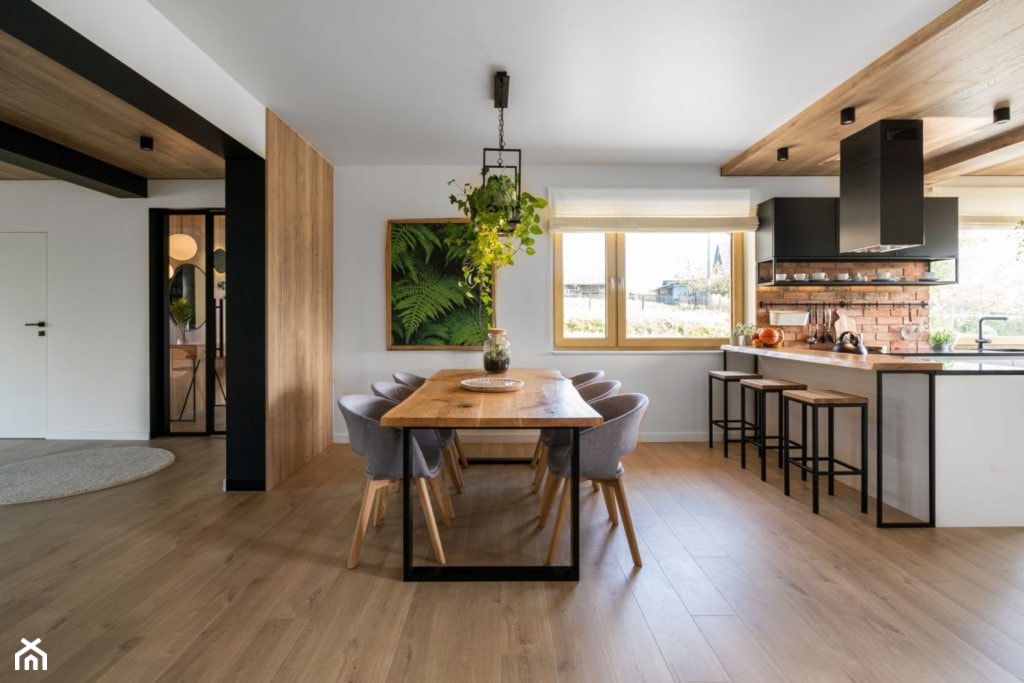 „Najpiękniejsze wnętrza z drzwiami DRE” - Duża biała jadalnia w kuchni, styl nowoczesny - zdjęcie od DRE - Homebook
