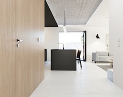 „Najpiękniejsze wnętrza z drzwiami DRE” - Hol / przedpokój, styl minimalistyczny - zdjęcie od DRE - Homebook