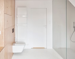 „Najpiękniejsze wnętrza z drzwiami DRE” - Duża łazienka, styl minimalistyczny - zdjęcie od DRE - Homebook