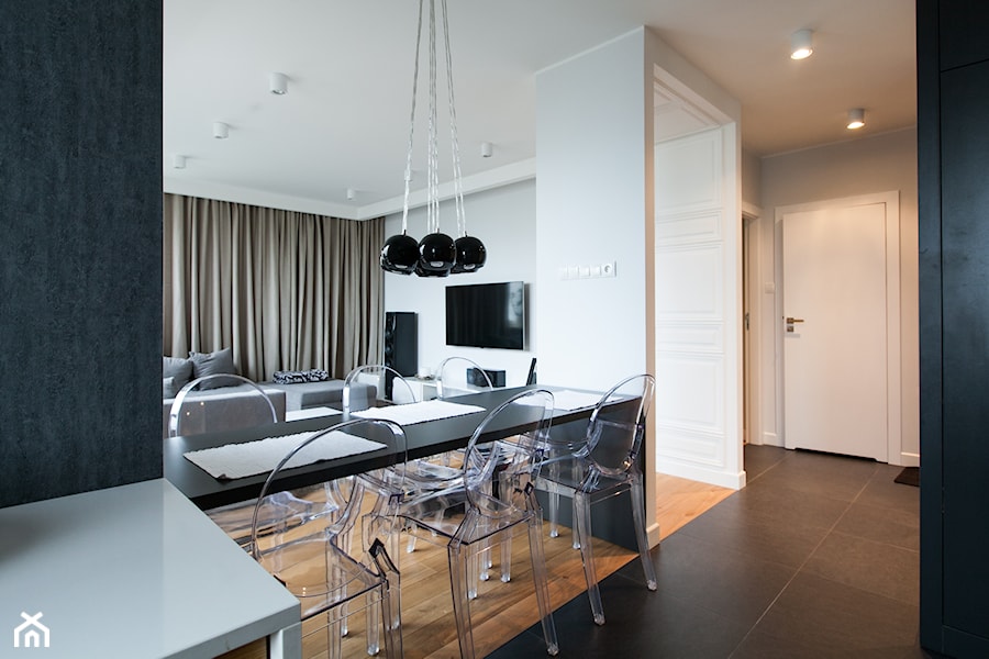 Mieszkanie dla młodej pary - Średnia czarna szara jadalnia w salonie, styl nowoczesny - zdjęcie od Bracia Burawscy Architekci Sp. z o.o