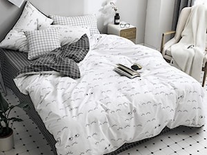 Mała biała szara sypialnia, styl minimalistyczny - zdjęcie od Nietylkofiranki