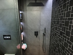 Łazienka w stylu nowoczesnym, czerń i drewno - Średnia bez okna łazienka, styl nowoczesny - zdjęcie od sawek
