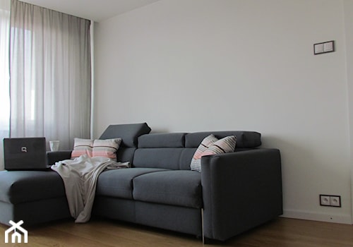 MIESZKANIE DLA DWOJGA 2 - Mały biały salon, styl minimalistyczny - zdjęcie od AWB studio