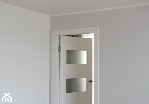 Mały biały salon, styl minimalistyczny - zdjęcie od AWB studio