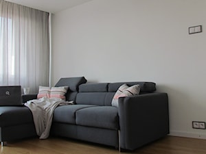 Mały biały salon, styl minimalistyczny - zdjęcie od AWB studio