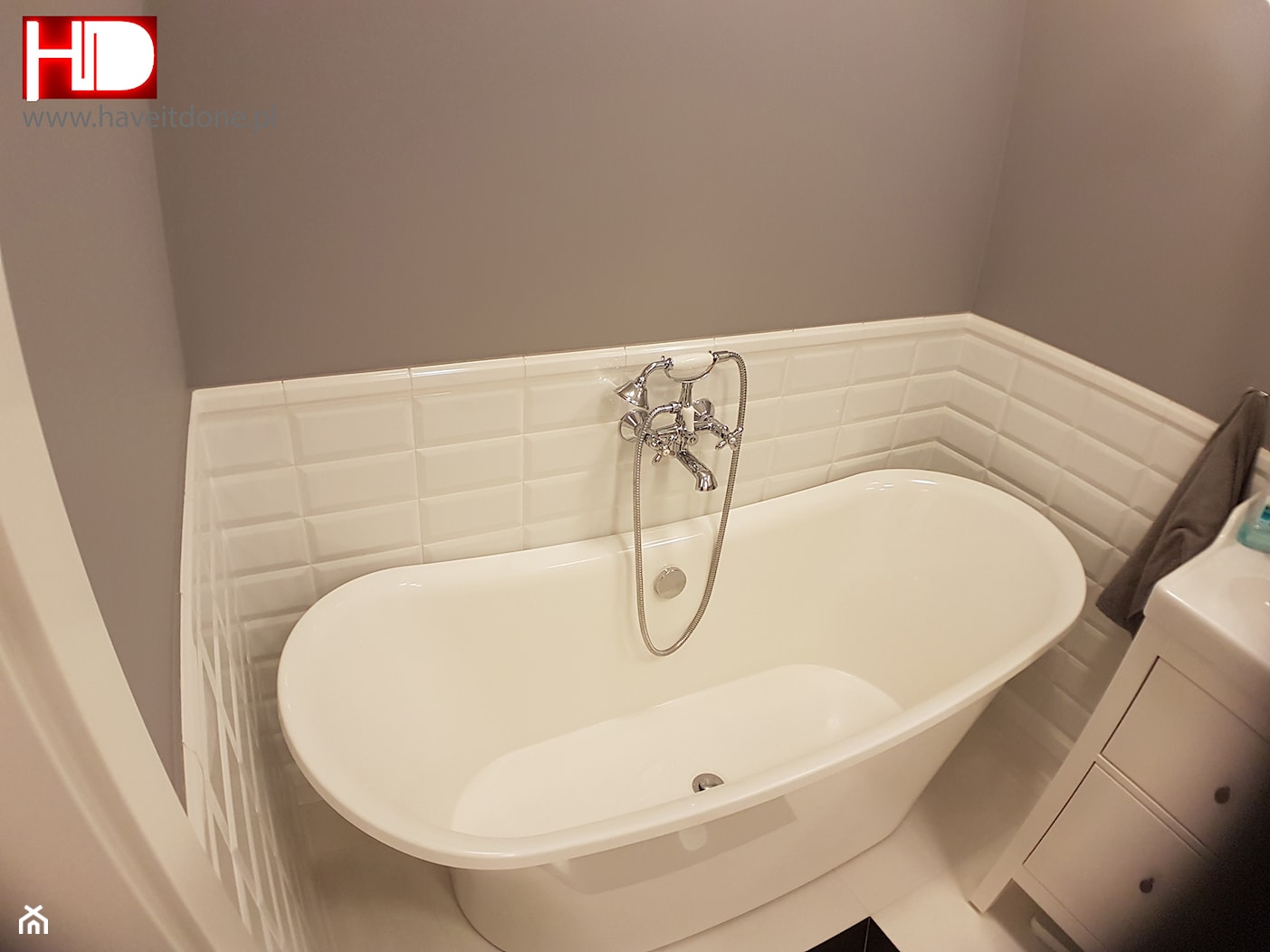 mała łazienka z wanną wolno stojącą - zdjęcie od have.it.done indywidualne projektowanie wnętrz - Homebook