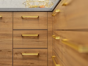 Elegant with a touch of gold - Kuchnia, styl nowoczesny - zdjęcie od Homeasy