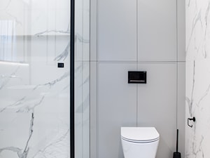 DOM W WARSZAWIE - Mała bez okna z marmurową podłogą łazienka, styl nowoczesny - zdjęcie od SOUL INTERIORS