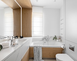 MIESZKANIE W WARSZAWIE - Mała biała łazienka w bloku w domu jednorodzinnym z oknem, styl nowoczesny - zdjęcie od SOUL INTERIORS - Homebook