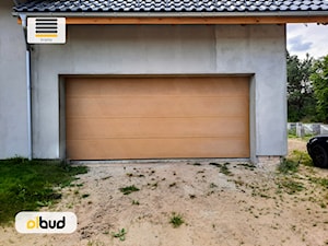 Brama garażowa segmentowa Wiśniowski UniPro - zdjęcie od OLBUD OGRODZENIA BRAMY DRZWI I OKNA STRASZYN