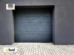 Nowoczesna brama garażowa segmentowa - zdjęcie od OLBUD OGRODZENIA BRAMY DRZWI I OKNA STRASZYN