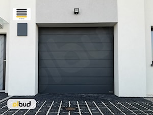 Brama garażowa z automatem Wiśniowski - zdjęcie od OLBUD OGRODZENIA BRAMY DRZWI I OKNA STRASZYN