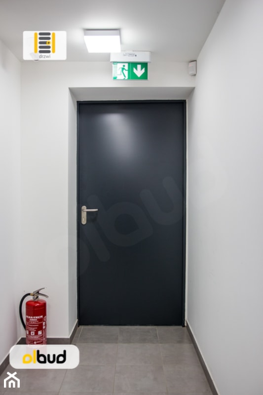 Stalowe płaszczowe drzwi wewnętrzne Wiśniowski - zdjęcie od OLBUD OGRODZENIA BRAMY DRZWI I OKNA STRASZYN