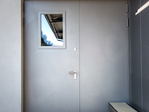 Drzwi stalowe płaszczowe z przeszkleniem - zdjęcie od OLBUD OGRODZENIA BRAMY DRZWI I OKNA STRASZYN
