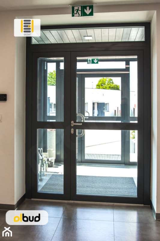 Aluminiowe drzwi do biura Wiśniowski - zdjęcie od OLBUD OGRODZENIA BRAMY DRZWI I OKNA STRASZYN - Homebook