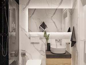 Mała bez okna z lustrem z marmurową podłogą z punktowym oświetleniem łazienka, styl minimalistyczny - zdjęcie od Sublime studio