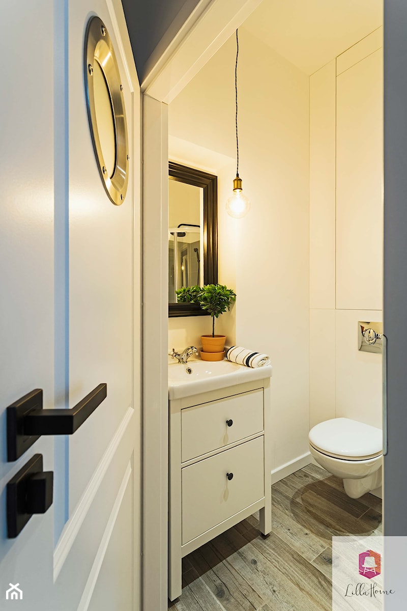 Projekt wnętrza łazienki w stylu marine loft - zdjęcie od Lilla Home