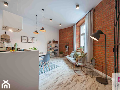 Aranżacje wnętrz - Salon: Salon mieszkania w kamienicy w stylu scandi loft - Lilla Home. Przeglądaj, dodawaj i zapisuj najlepsze zdjęcia, pomysły i inspiracje designerskie. W bazie mamy już prawie milion fotografii!