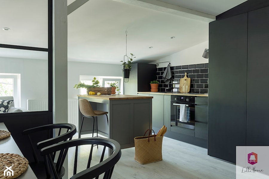Projekt aneksu kuchennego mieszkania w stylu glamour loft - zdjęcie od Lilla Home