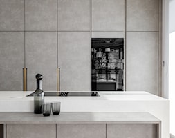 Kuchnia z frontami imitującymi beton - zdjęcie od ernestrust - Homebook