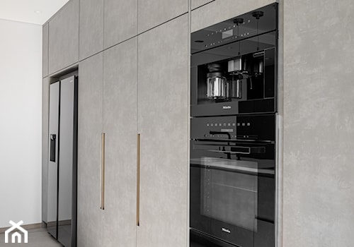 Kuchnia z frontami imitującymi beton - zdjęcie od ernestrust