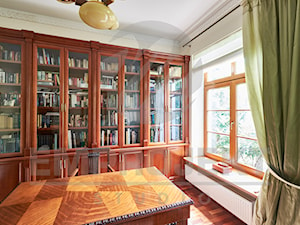Gabinet Izabelin - Małe beżowe biuro, styl tradycyjny - zdjęcie od Emprojekt - Manufaktura mebli klasycznych i oświetelnia