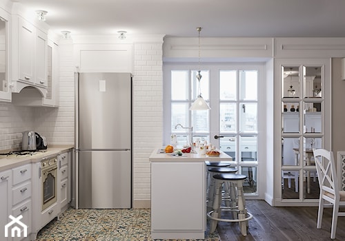 Projekt mieszkania 106m2 - Średnia otwarta z kamiennym blatem biała z zabudowaną lodówką z lodówką wolnostojącą z nablatowym zlewozmywakiem kuchnia dwurzędowa, styl tradycyjny - zdjęcie od SHAFIEVA DESIGN