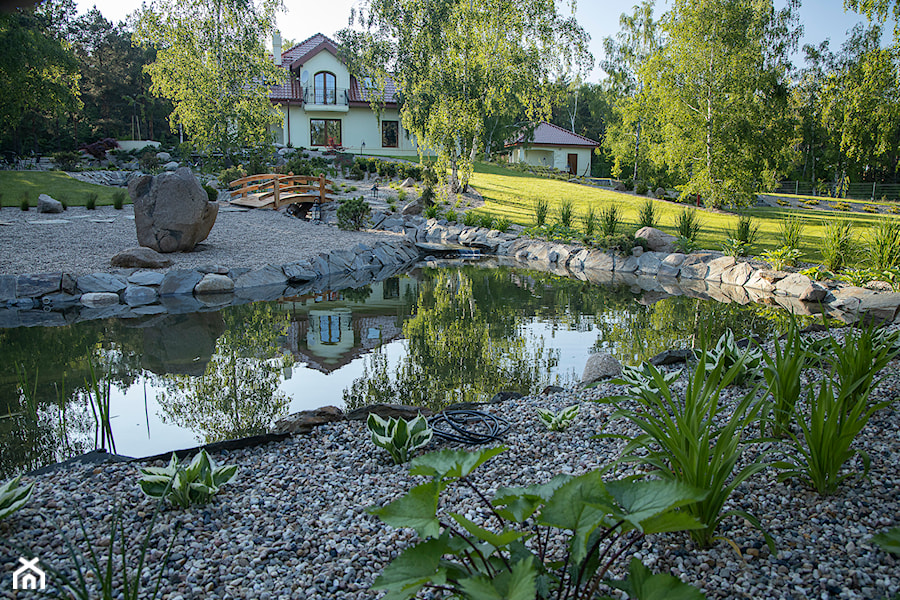 Ogród krajobrazowy z wodospadem - Ogród, styl tradycyjny - zdjęcie od TRAWARICA