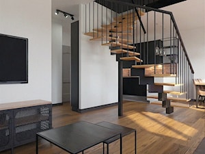 Salon z industrialnymi / loftowymi schodami - zdjęcie od Holi Home