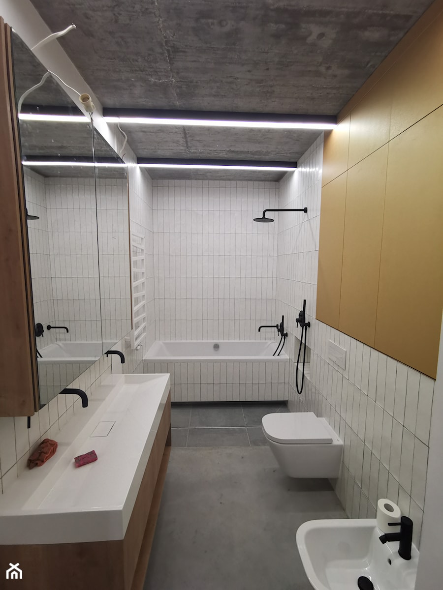 Dostatnia - Średnia bez okna z lustrem z dwoma umywalkami łazienka, styl nowoczesny - zdjęcie od LL Innenausbau