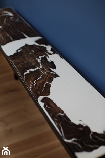 Black oak and white resin console - zdjęcie od Resin Design Lukasz Ozga - Homebook