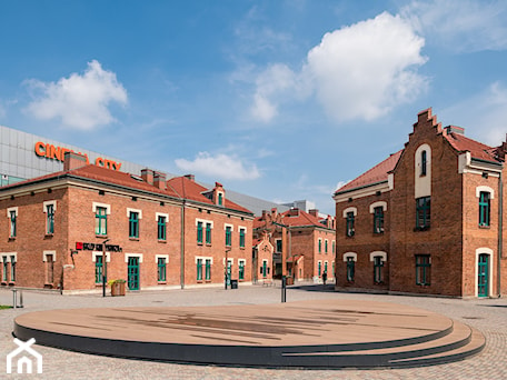 Aranżacje wnętrz - Wnętrza publiczne: Plac przed galerią handlową w Krakowie - TIMBERNESS. Przeglądaj, dodawaj i zapisuj najlepsze zdjęcia, pomysły i inspiracje designerskie. W bazie mamy już prawie milion fotografii!